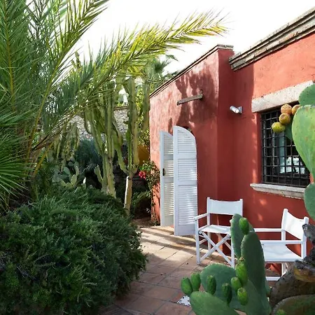 Aeneas' Landing Hotel