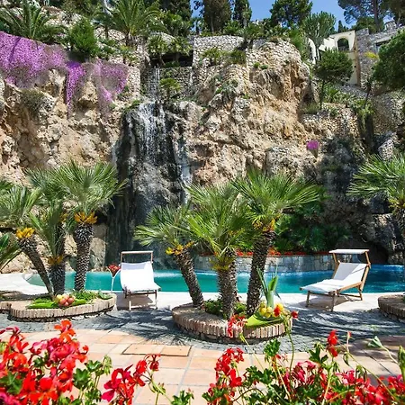 Aeneas' Landing Hotel
