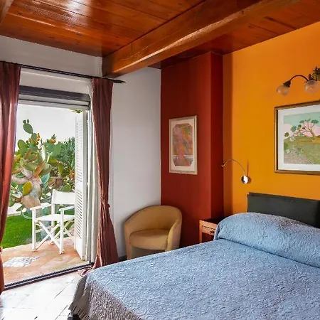 Aeneas' Landing Hotel