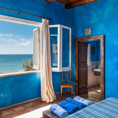 Aeneas' Landing Hotel
