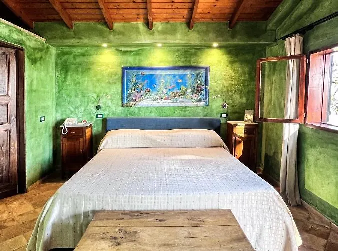 Aeneas' Landing Hotel