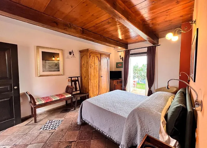 Aeneas' Landing Hotel