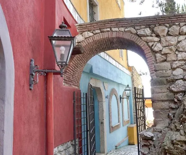 Aeneas' Landing Hotel